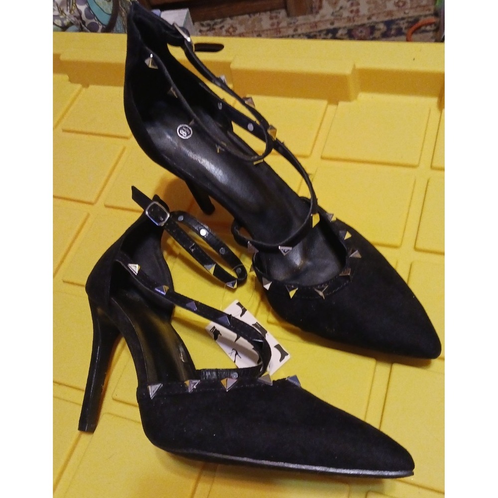 NEW Women's Black Pointed Toe Pyramid Studded Stiletto Heels, Size 8.5